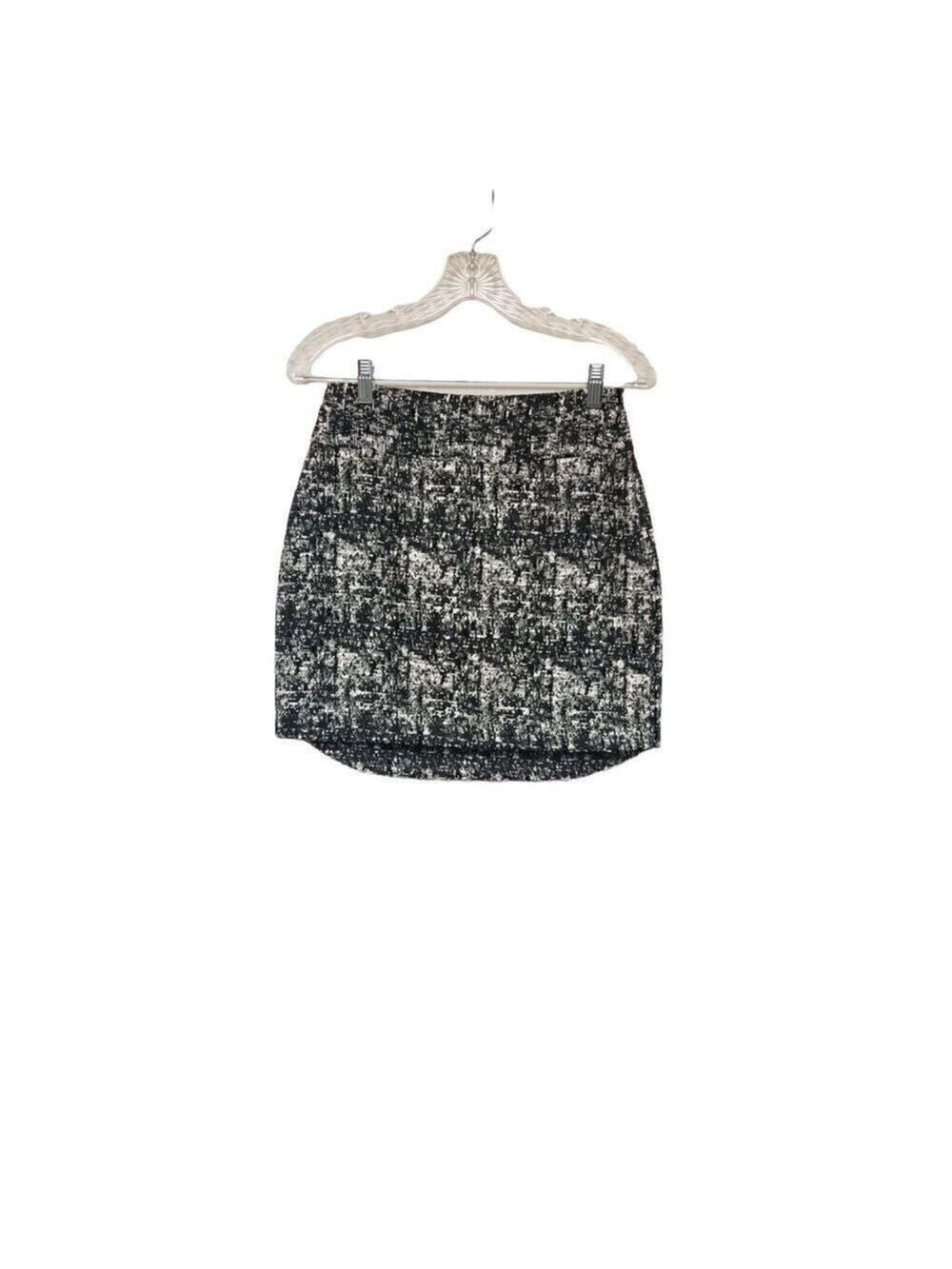 Banana Republic Low-Hi Length Mini Wool Skirt Color Black & White Size 0